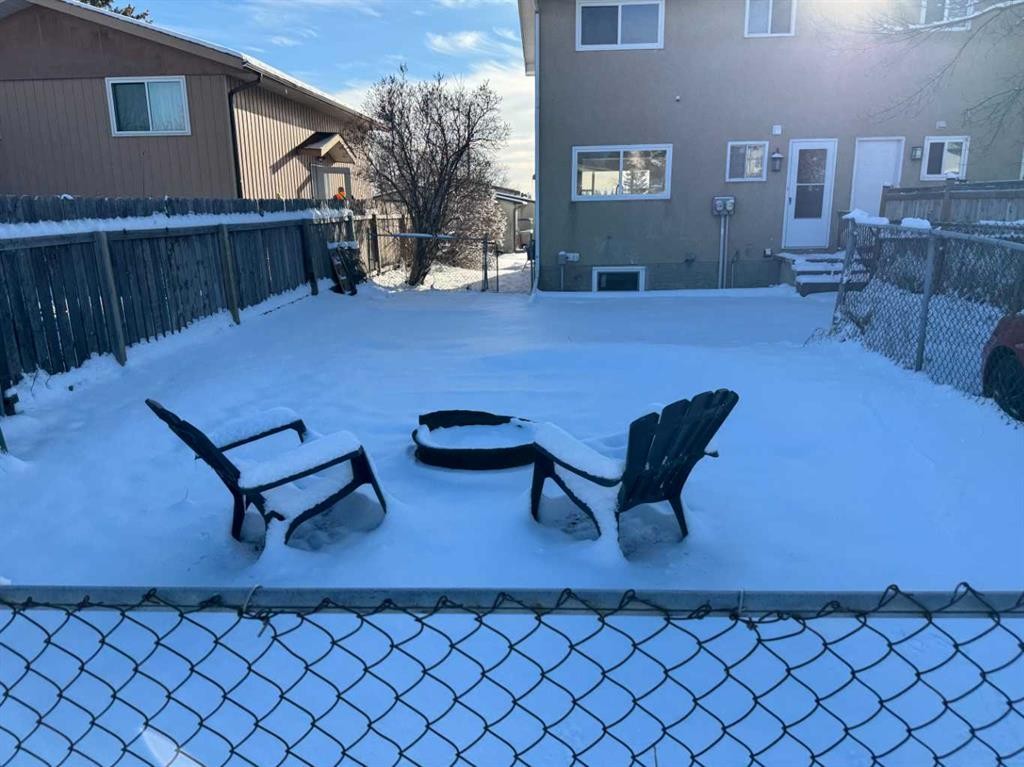 404 Pinehill Road Ne, Calgary, AB - Outdoor