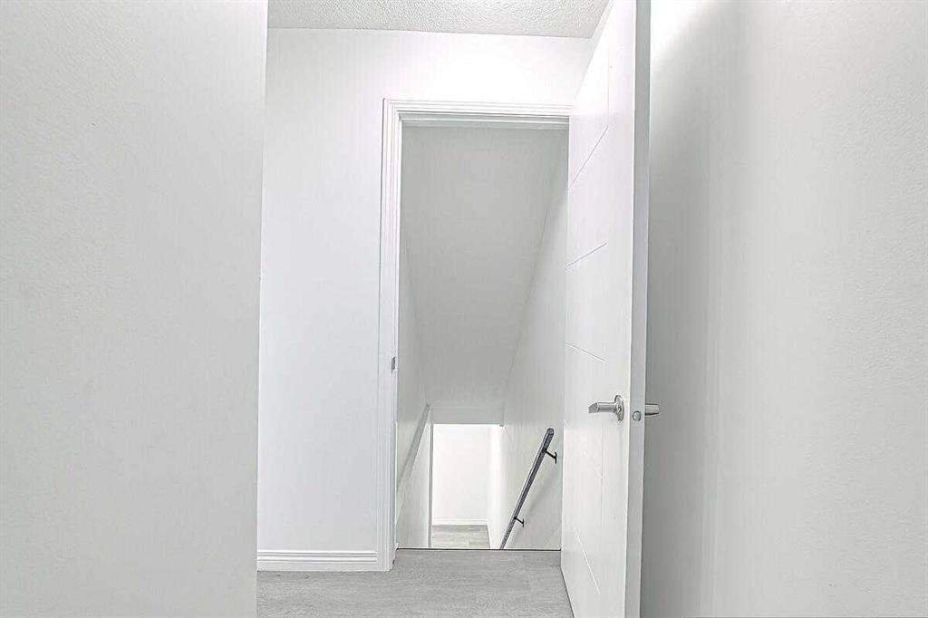 404 Pinehill Road Ne, Calgary, AB - Photo Showing Other Room