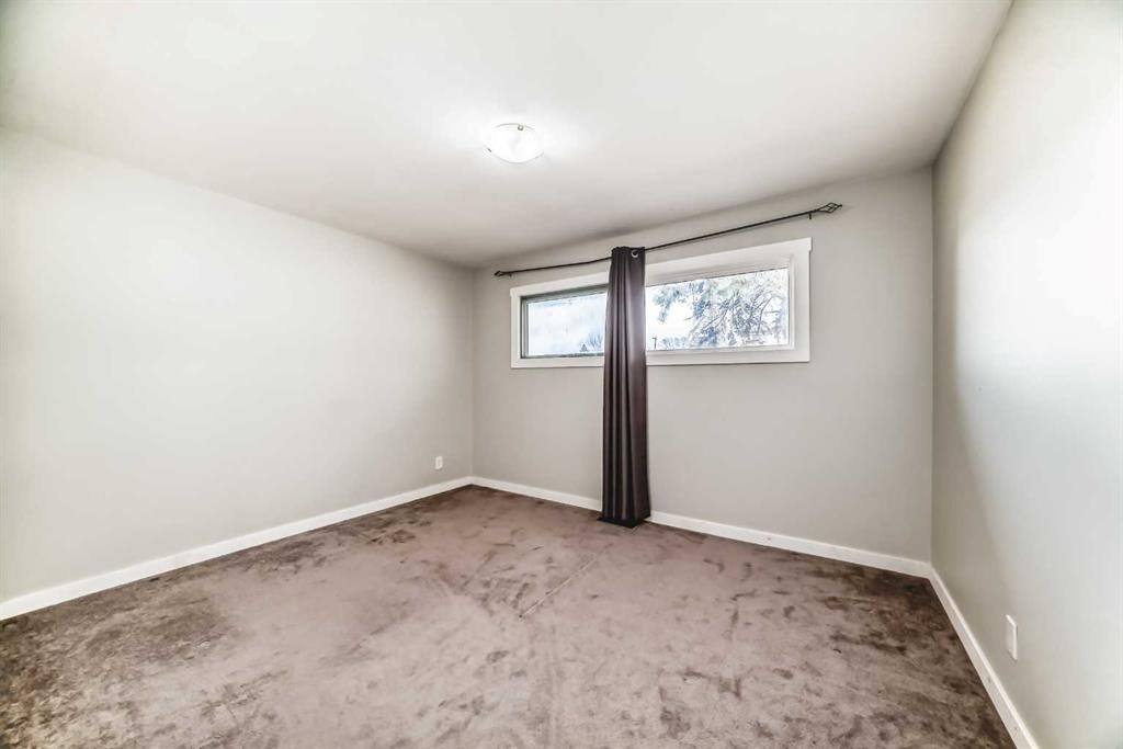 2223 36 Street Se, Calgary, AB - Indoor Photo Showing Other Room