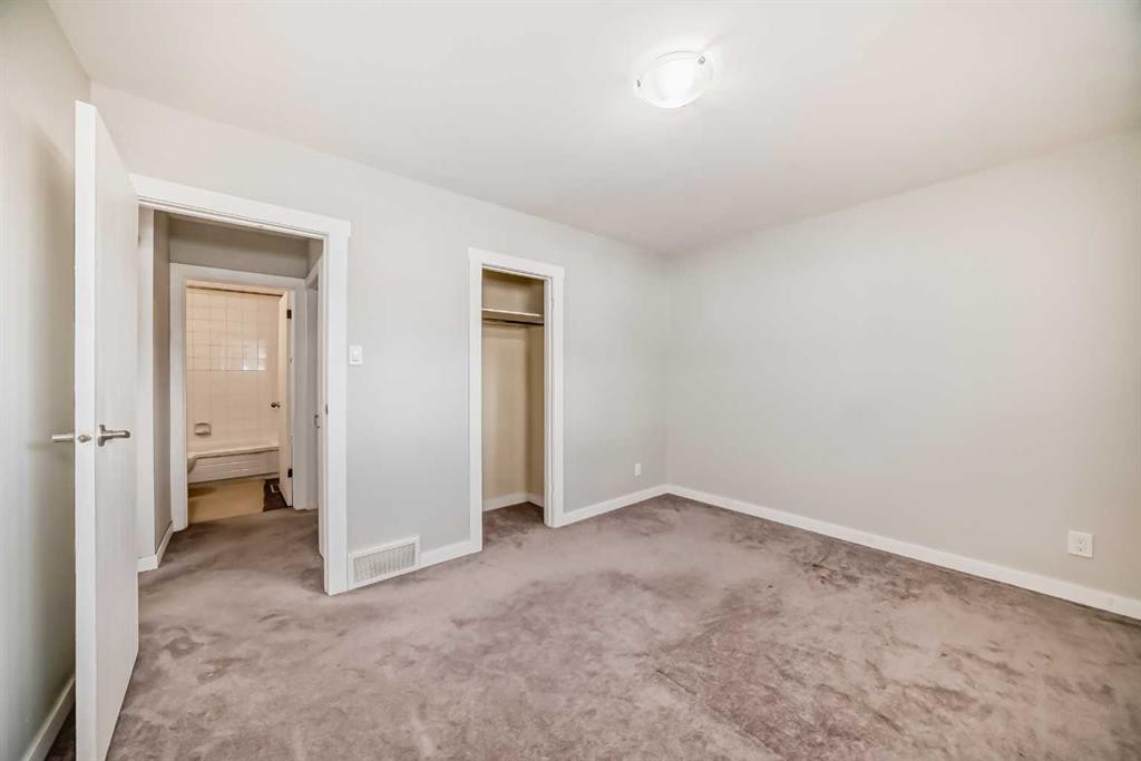 2223 36 Street Se, Calgary, AB - Indoor Photo Showing Other Room