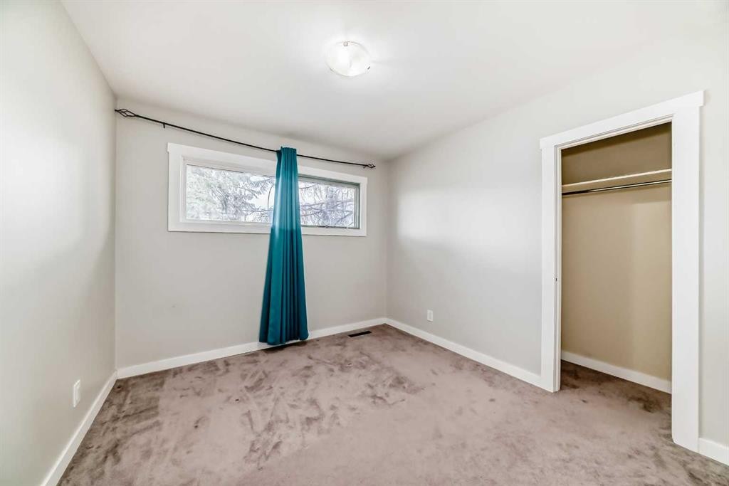 2223 36 Street Se, Calgary, AB - Indoor Photo Showing Other Room