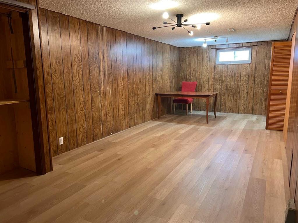 2223 36 Street Se, Calgary, AB - Indoor