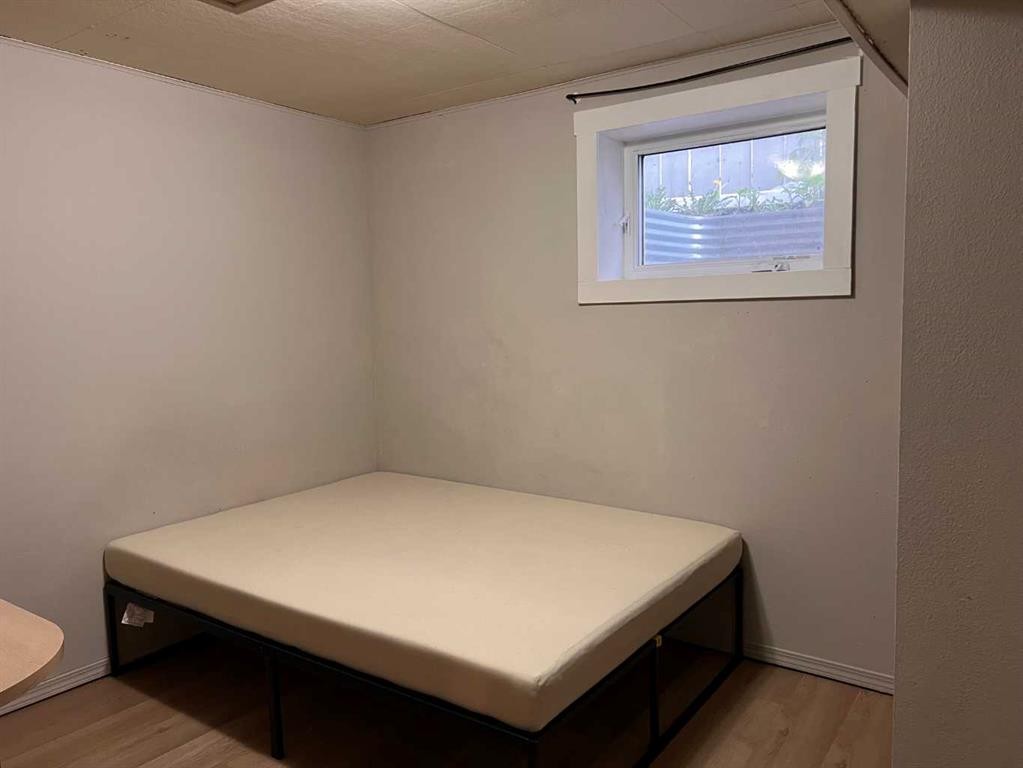 2223 36 Street Se, Calgary, AB - Indoor Photo Showing Other Room