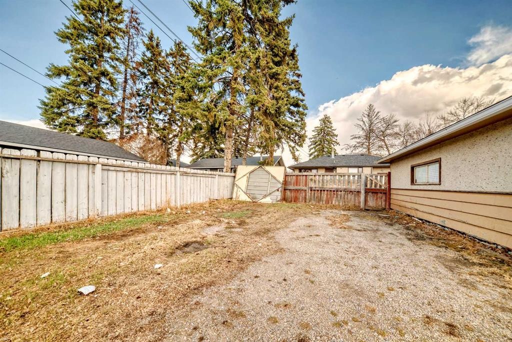 2223 36 Street Se, Calgary, AB - Outdoor