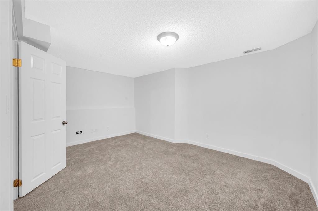 16218 Shawbrooke Road Sw, Calgary, AB - Indoor Photo Showing Other Room