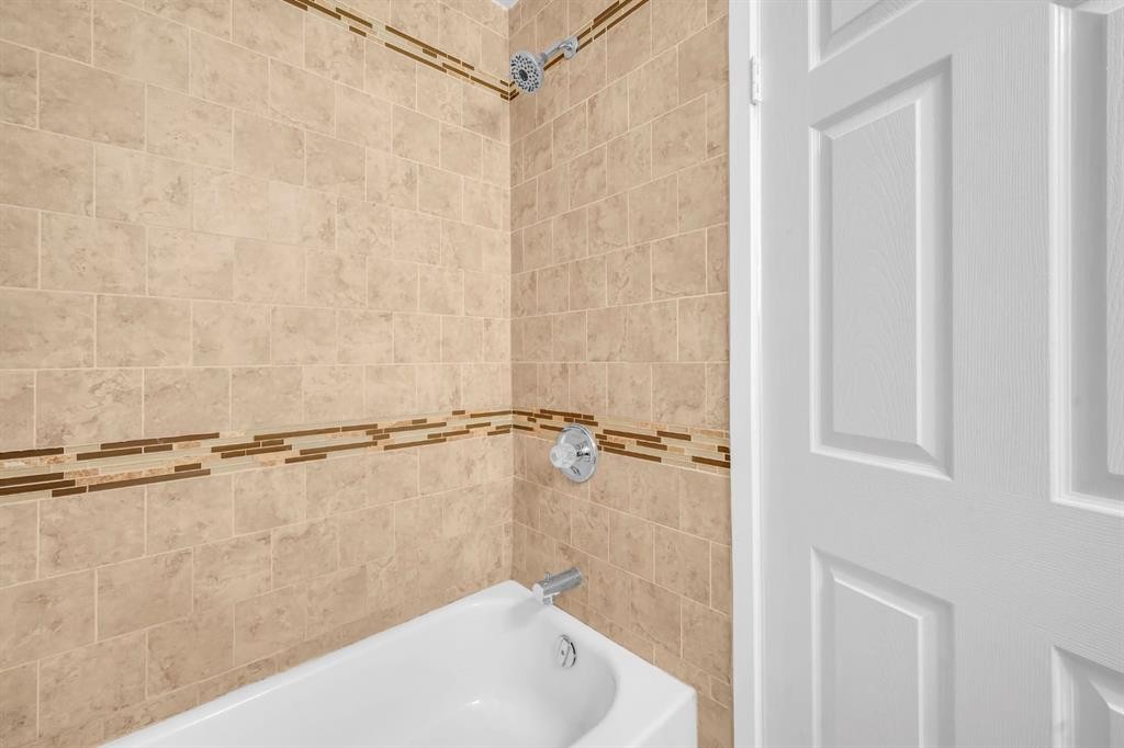 16218 Shawbrooke Road Sw, Calgary, AB - Indoor Photo Showing Bathroom