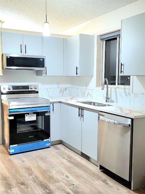 16218 Shawbrooke Road Sw, Calgary, AB - Indoor Photo Showing Kitchen With Stainless Steel Kitchen With Double Sink