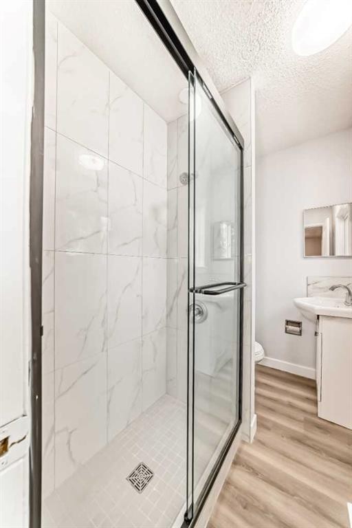 307 Huntridge Road Ne, Calgary, AB - Indoor Photo Showing Bathroom