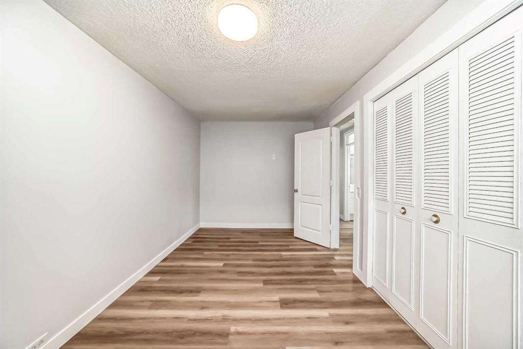 307 Huntridge Road Ne, Calgary, AB - Indoor Photo Showing Other Room