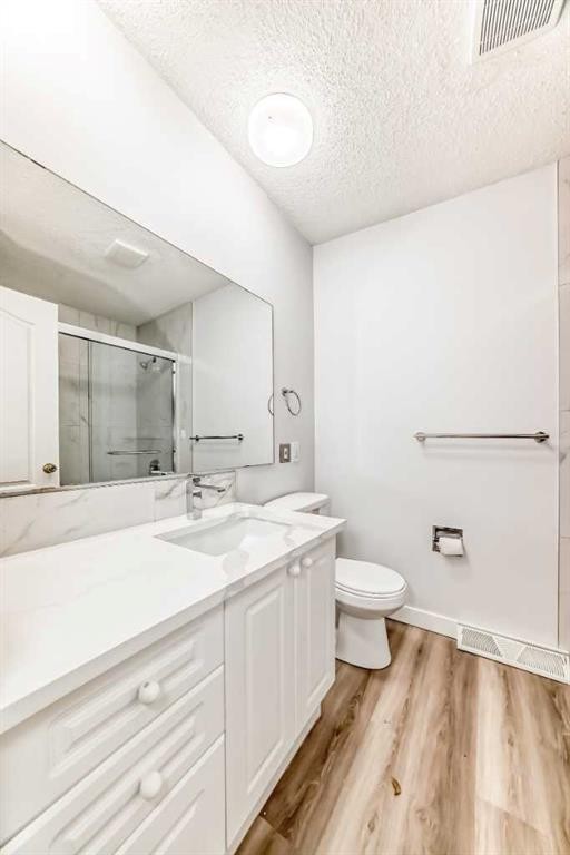 307 Huntridge Road Ne, Calgary, AB - Indoor Photo Showing Bathroom