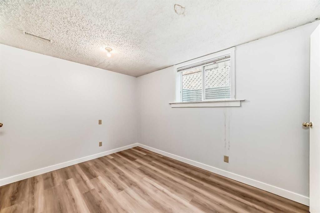 307 Huntridge Road Ne, Calgary, AB - Indoor Photo Showing Other Room