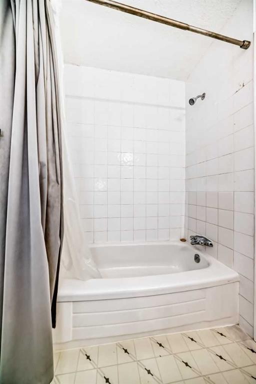 307 Georgian Villas Ne, Calgary, AB - Indoor Photo Showing Bathroom