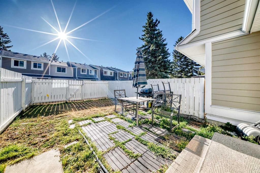 307 Georgian Villas Ne, Calgary, AB - Outdoor With Exterior