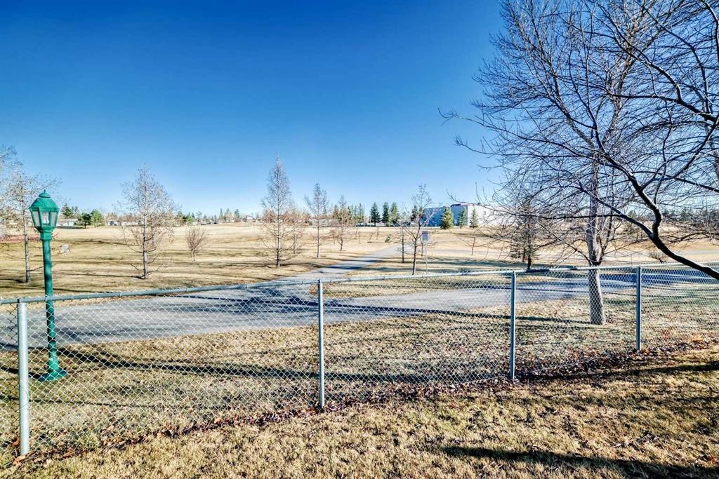 307 Georgian Villas Ne, Calgary, AB - Outdoor With View