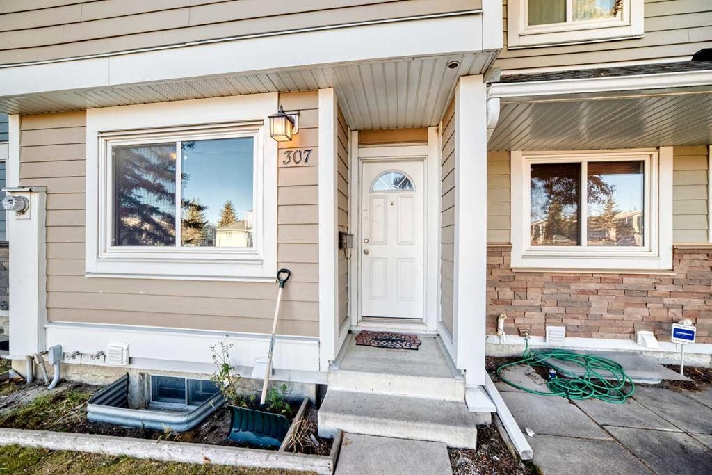 307 Georgian Villas Ne, Calgary, AB - Outdoor