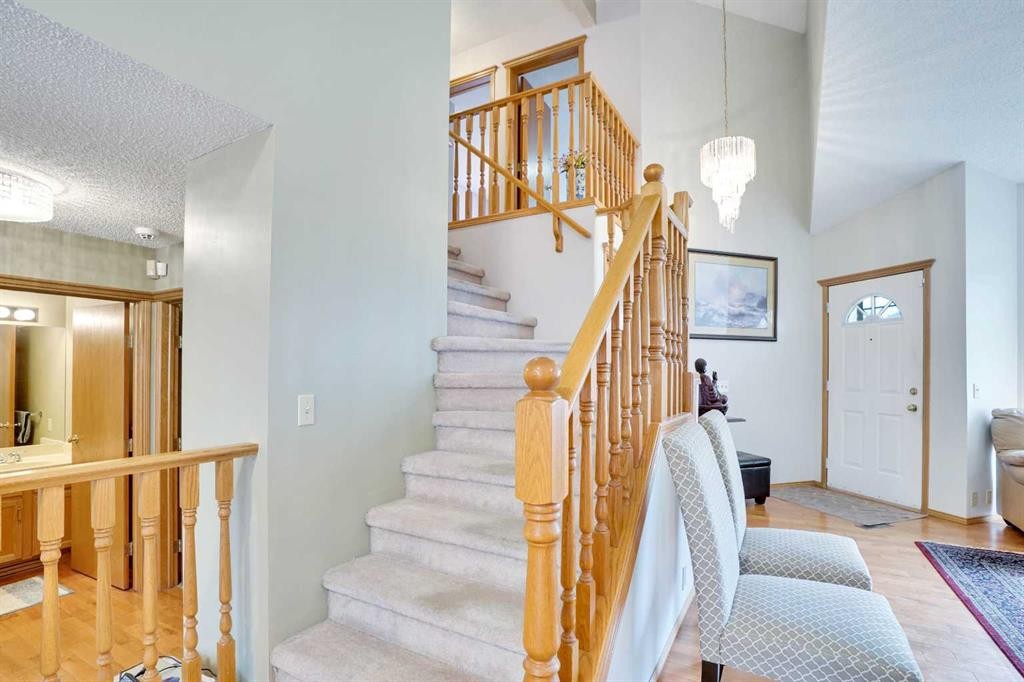 60 Douglas Woods Terrace Se, Calgary, AB - Indoor Photo Showing Other Room