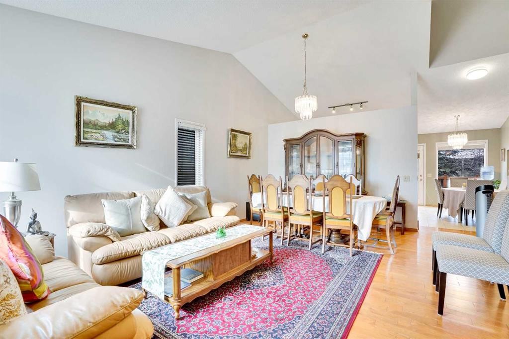 60 Douglas Woods Terrace Se, Calgary, AB - Indoor Photo Showing Living Room