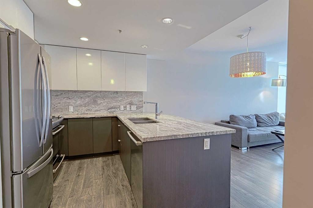 1903-519 Riverfront Avenue Se, Calgary, AB - Indoor Photo Showing Kitchen With Double Sink With Upgraded Kitchen