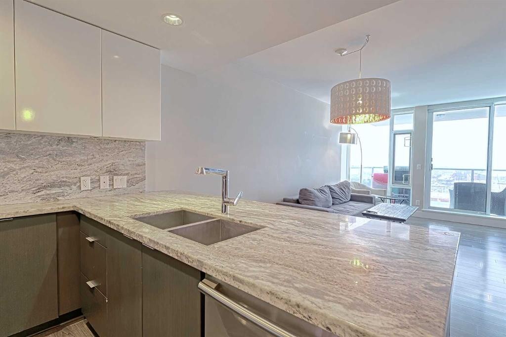 1903-519 Riverfront Avenue Se, Calgary, AB - Indoor Photo Showing Kitchen With Double Sink