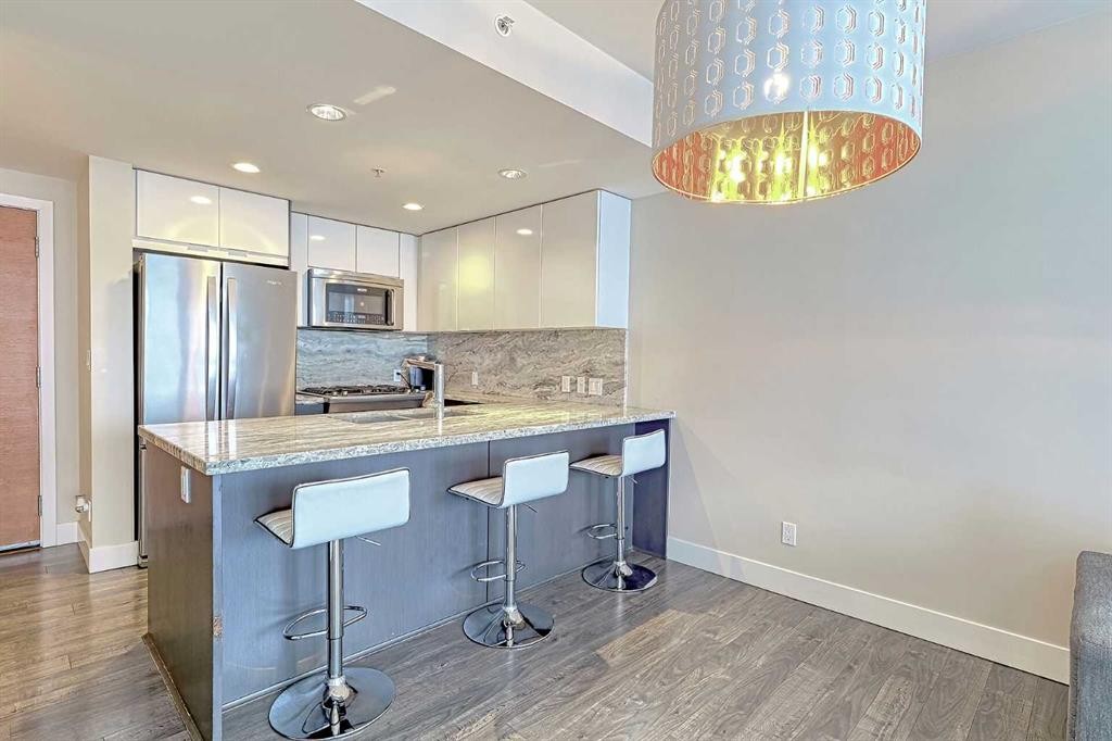 1903-519 Riverfront Avenue Se, Calgary, AB - Indoor Photo Showing Kitchen With Upgraded Kitchen