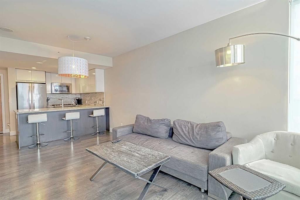 1903-519 Riverfront Avenue Se, Calgary, AB - Indoor Photo Showing Living Room