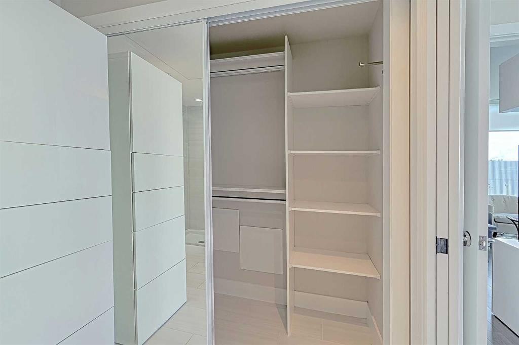 1903-519 Riverfront Avenue Se, Calgary, AB - Indoor Photo Showing Other Room