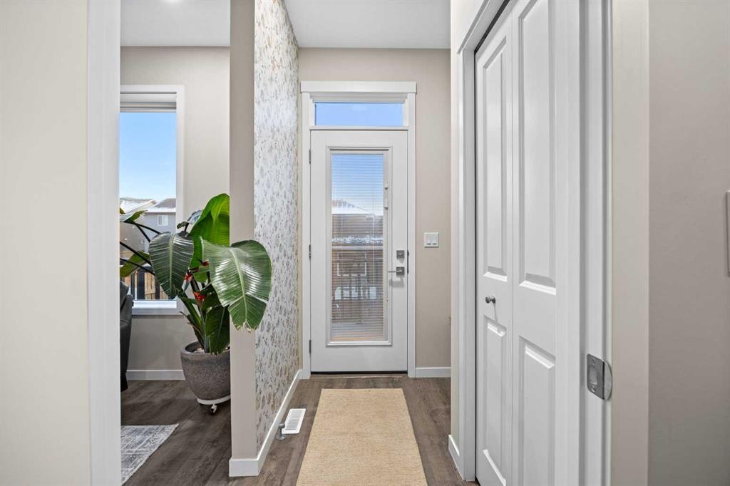 80 Wolf Gate, Okotoks, AB