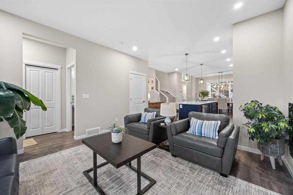 80 Wolf Gate, Okotoks, AB