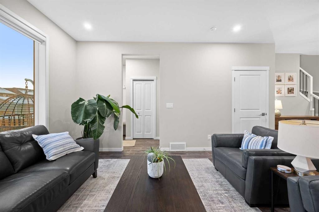 80 Wolf Gate, Okotoks, AB