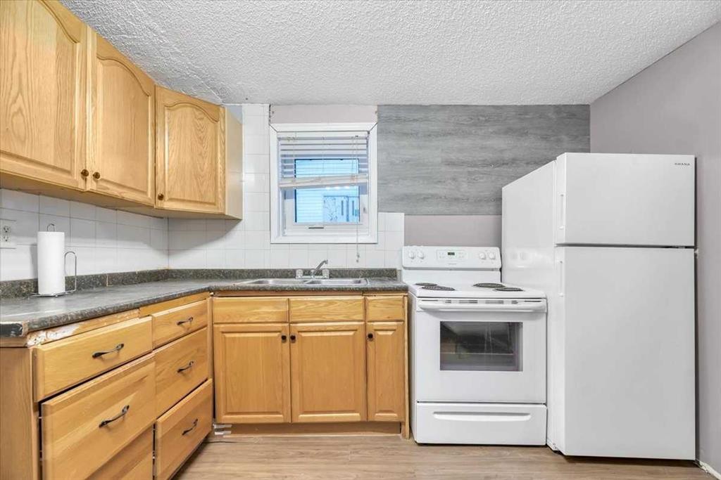 7608 22A Street Se, Calgary, AB - Indoor Photo Showing Kitchen With Double Sink
