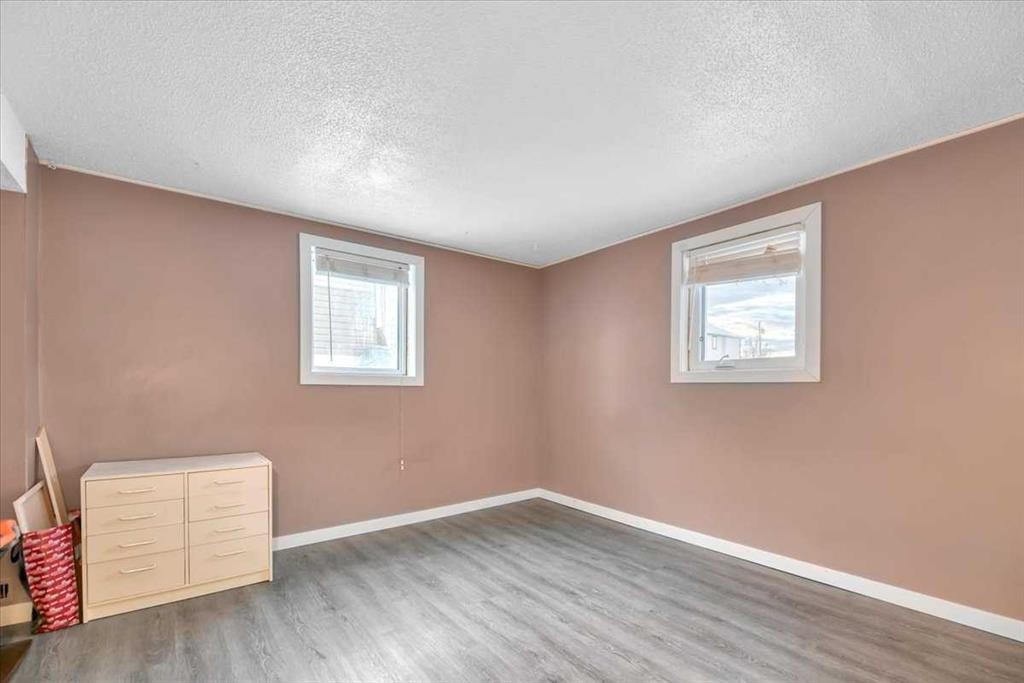 7608 22A Street Se, Calgary, AB - Indoor Photo Showing Other Room