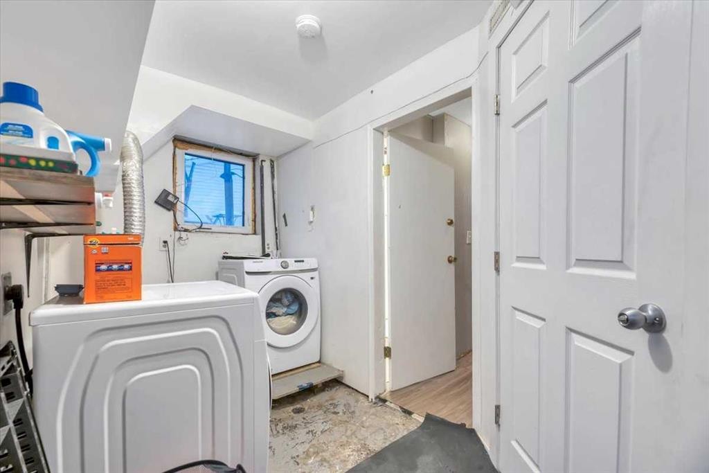 7608 22A Street Se, Calgary, AB - Indoor Photo Showing Laundry Room