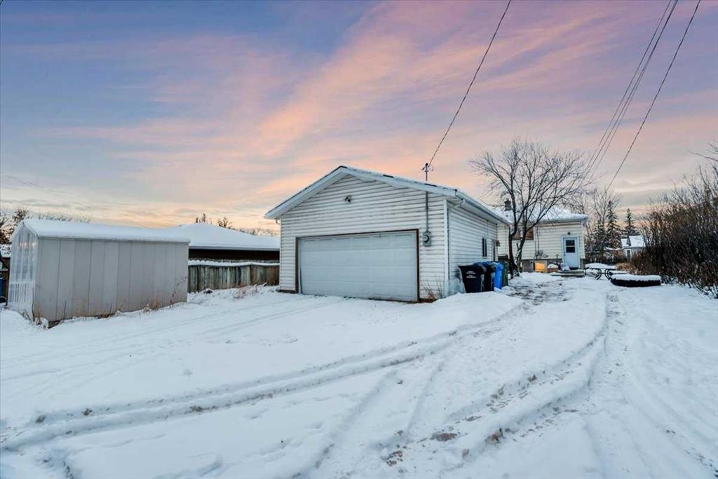 7608 22A Street Se, Calgary, AB - Outdoor