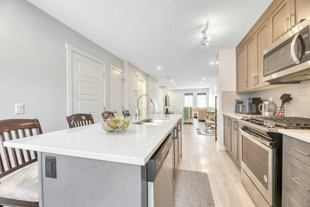 413-338 Seton Circle Se, Calgary, AB - Indoor Photo Showing Kitchen With Upgraded Kitchen