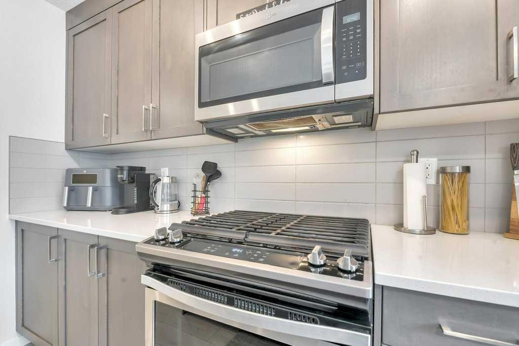 413-338 Seton Circle Se, Calgary, AB - Indoor Photo Showing Kitchen With Upgraded Kitchen