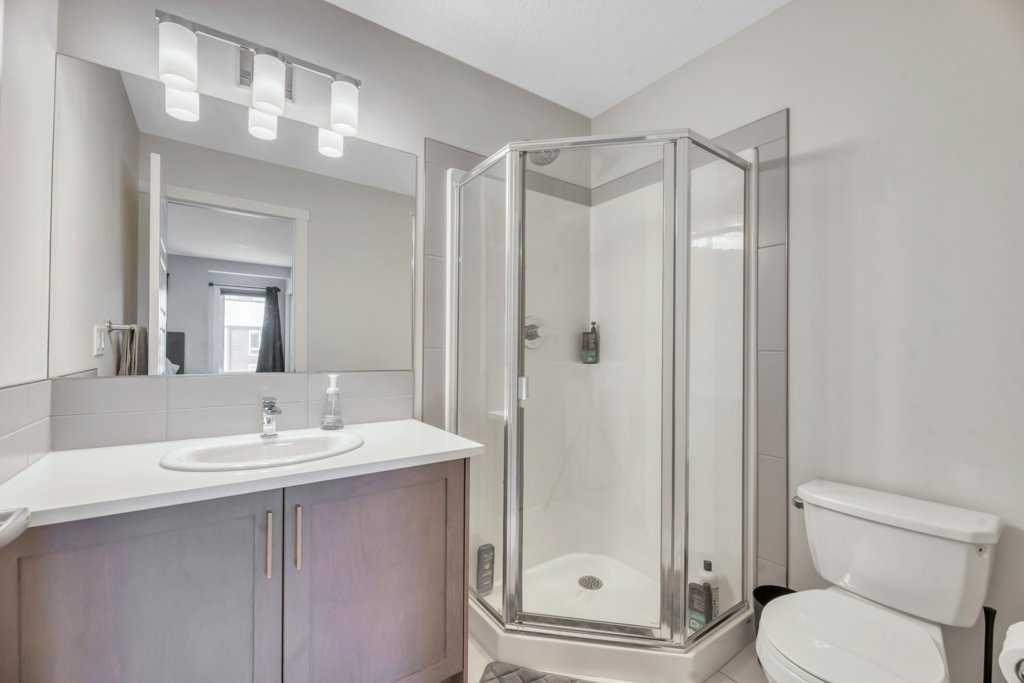 413-338 Seton Circle Se, Calgary, AB - Indoor Photo Showing Bathroom