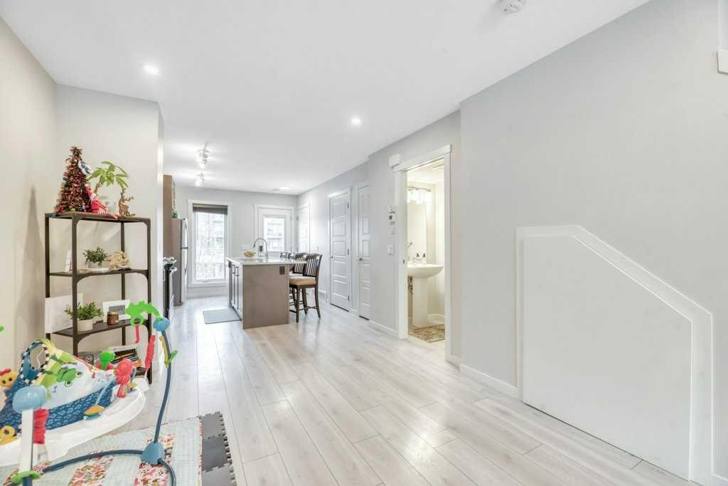 413-338 Seton Circle Se, Calgary, AB - Indoor Photo Showing Other Room