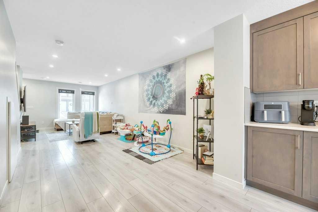 413-338 Seton Circle Se, Calgary, AB - Indoor