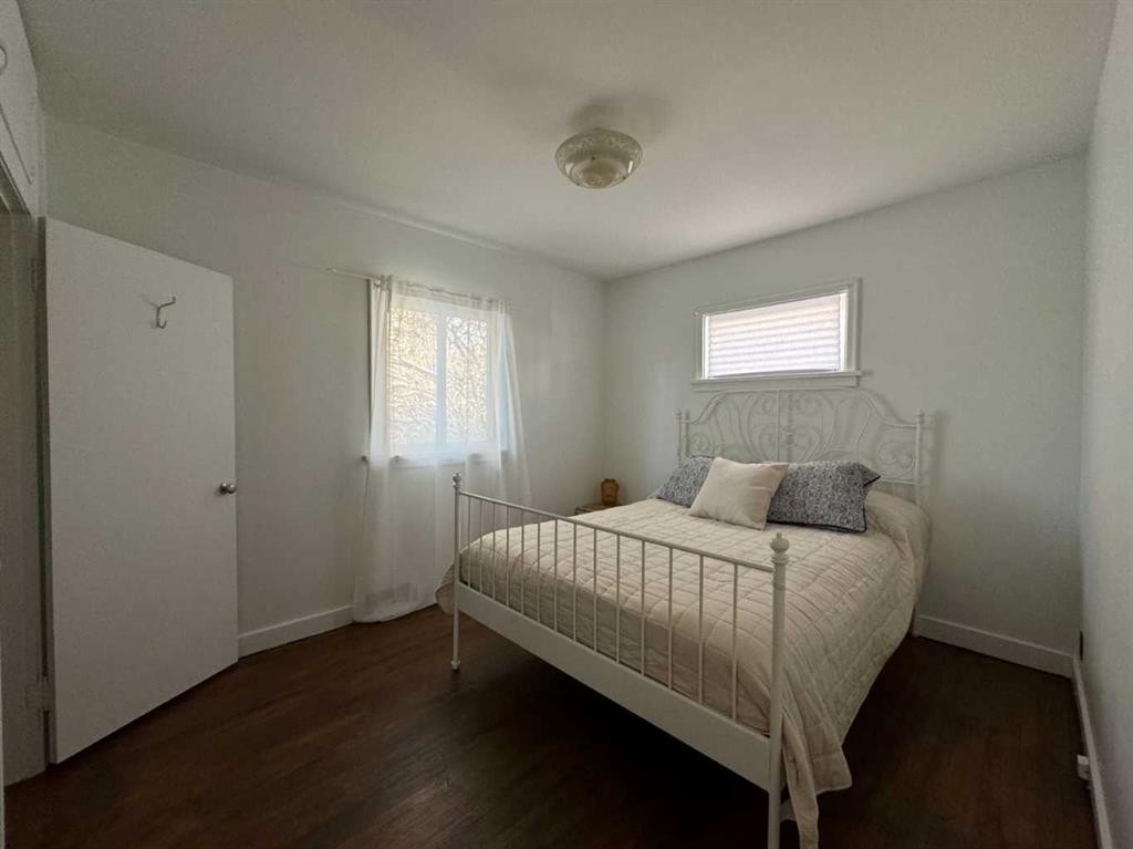 2912 21 Avenue Sw, Calgary, AB - Indoor Photo Showing Bedroom