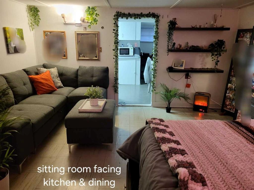 2912 21 Avenue Sw, Calgary, AB - Indoor Photo Showing Living Room