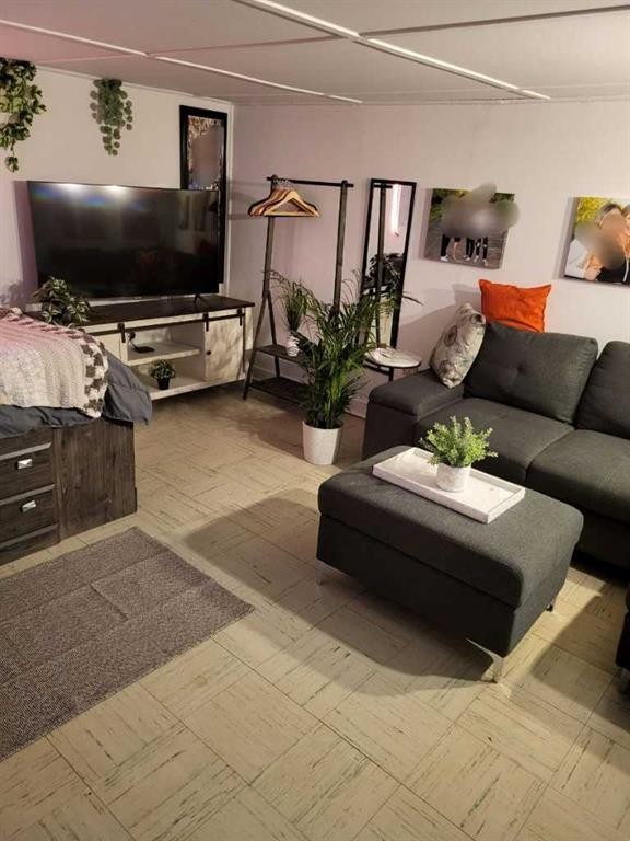 2912 21 Avenue Sw, Calgary, AB - Indoor