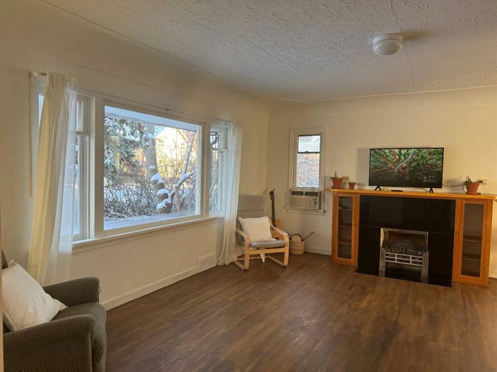 2912 21 Avenue Sw, Calgary, AB - Indoor