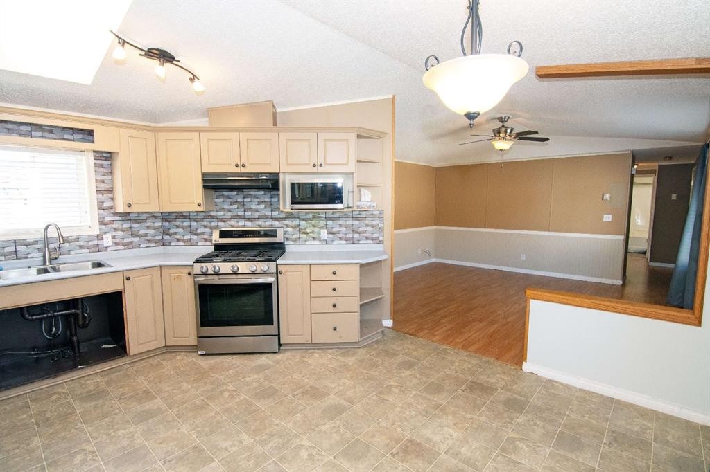 10 Westmount Drive, Cayley, AB - Indoor Photo Showing Kitchen With Double Sink