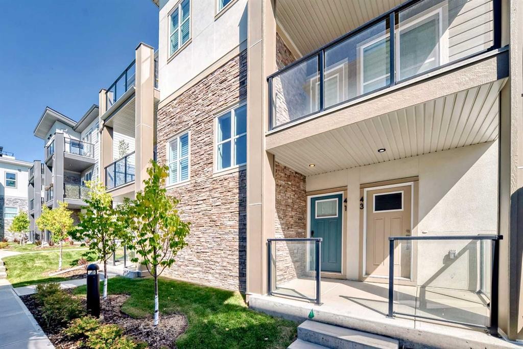 41-2117 81 Street Sw, Calgary, AB - Outdoor With Balcony With Exterior
