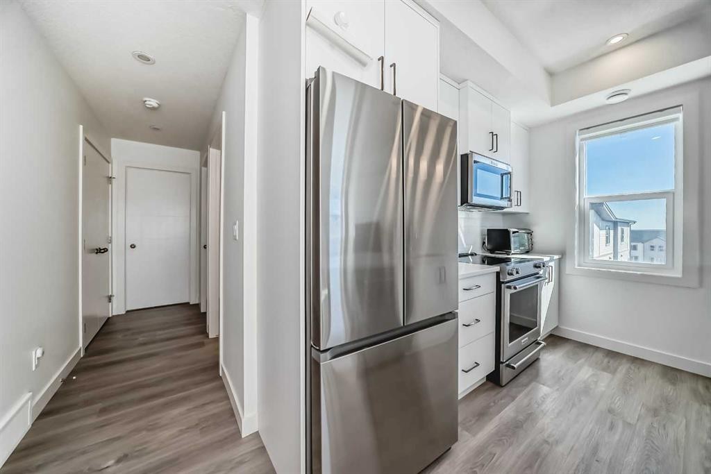 41-2117 81 Street Sw, Calgary, AB - Indoor Photo Showing Kitchen