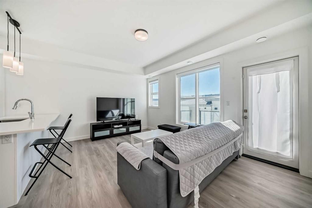 41-2117 81 Street Sw, Calgary, AB - Indoor