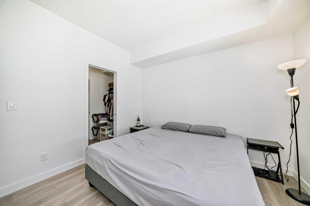 41-2117 81 Street Sw, Calgary, AB - Indoor Photo Showing Bedroom