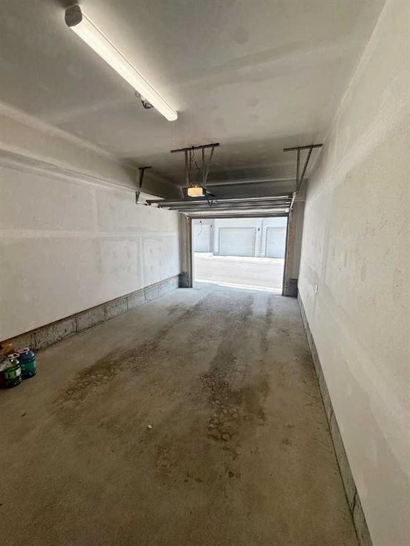41-2117 81 Street Sw, Calgary, AB - Indoor Photo Showing Garage