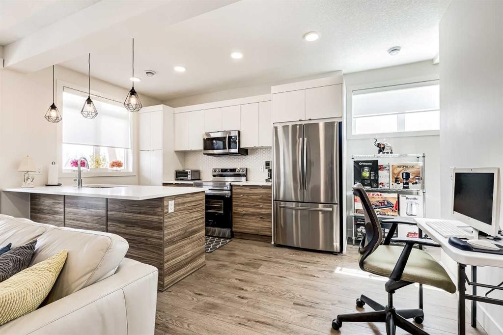 511-10060 46 Street Ne, Calgary, AB - Indoor Photo Showing Kitchen