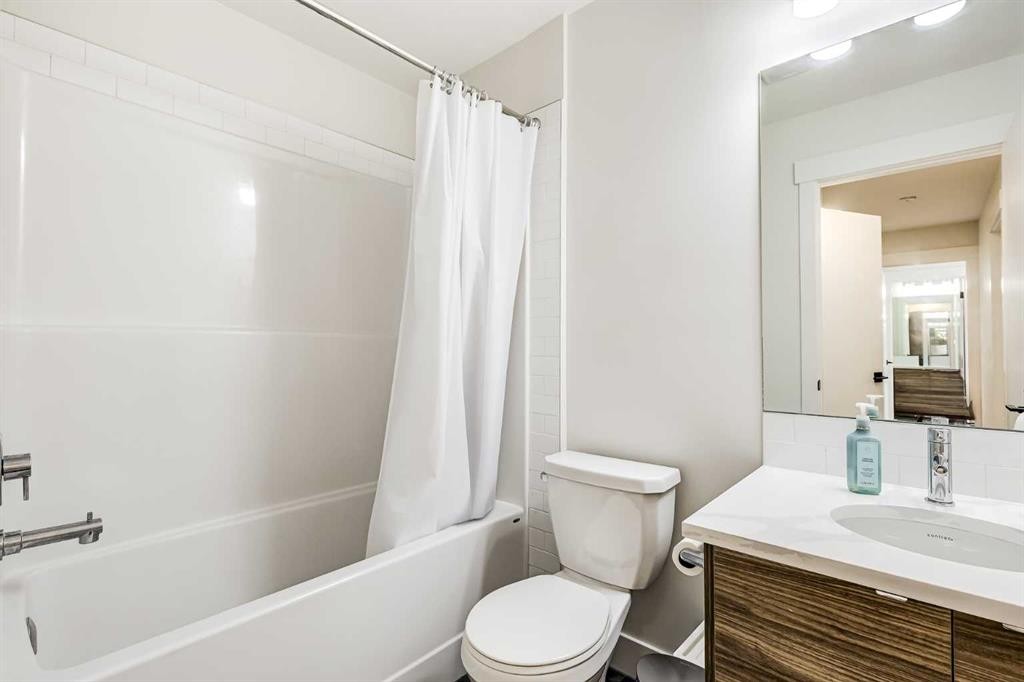 511-10060 46 Street Ne, Calgary, AB - Indoor Photo Showing Bathroom